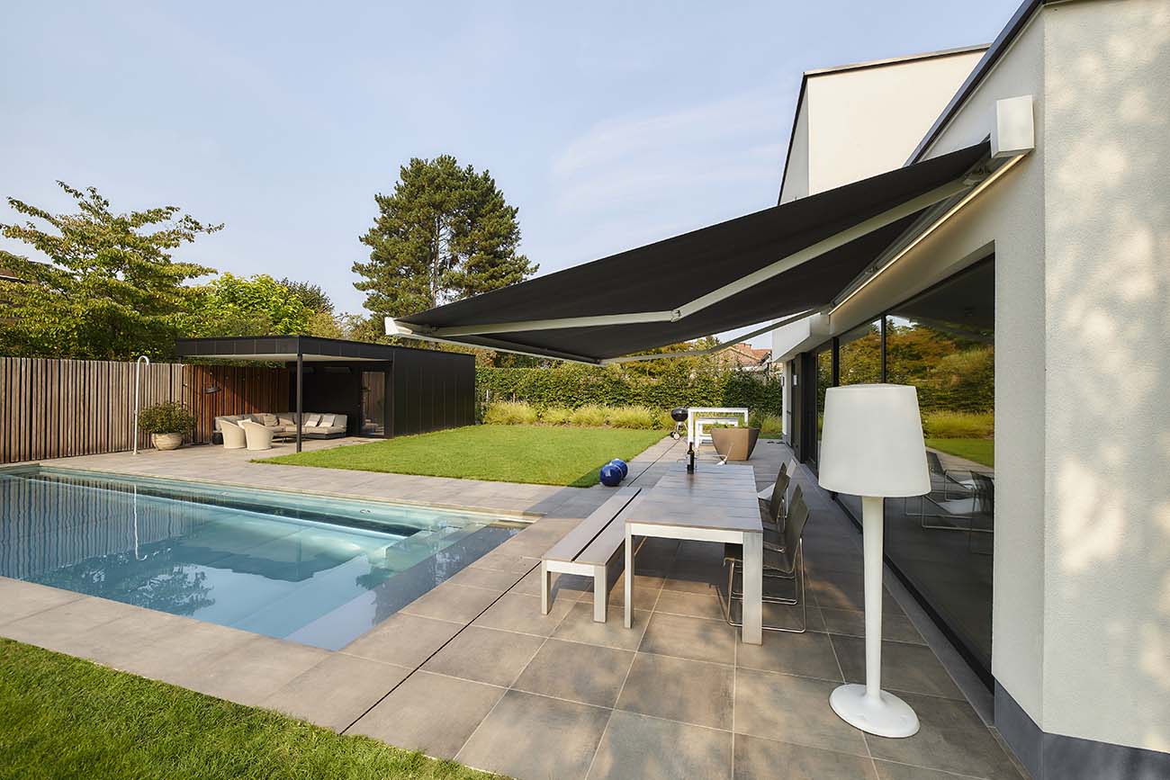 Store banne sur terrasse extérieure